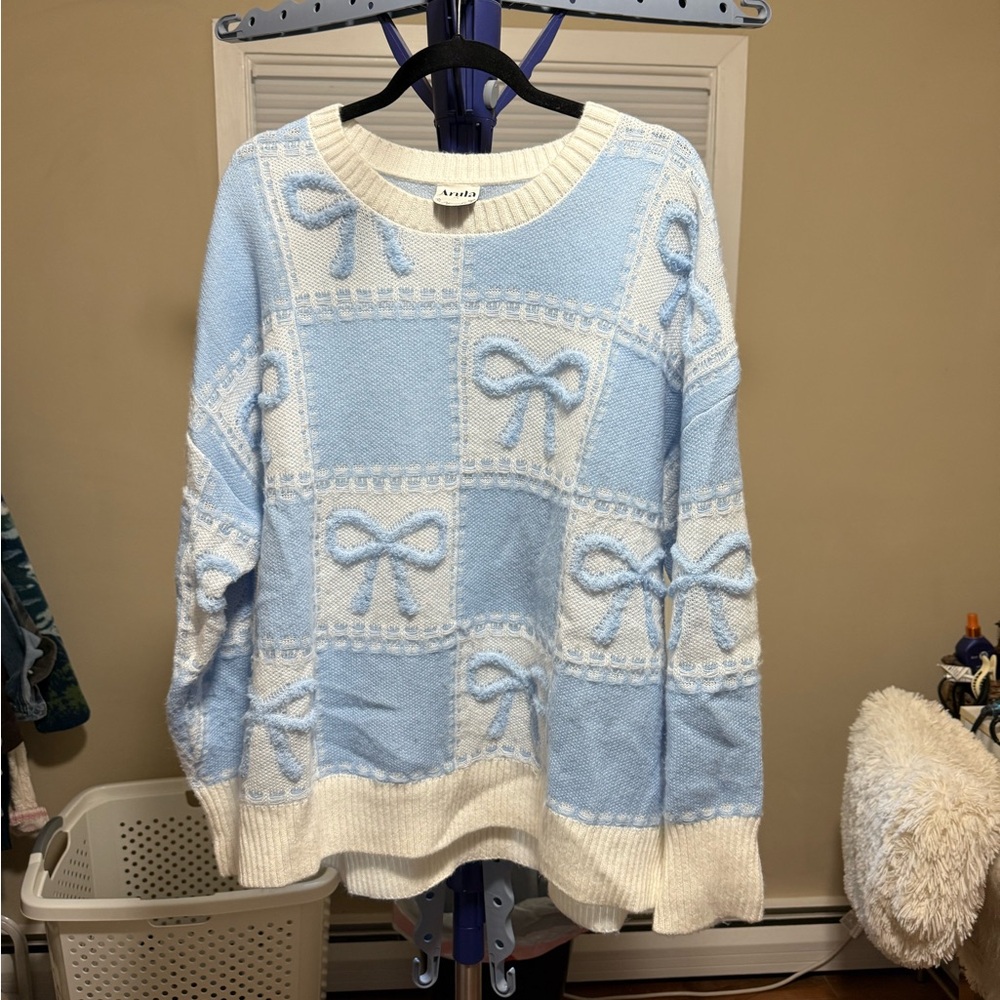 ARULA Light Blue and Cream Bow Knit Crewneck Sweater - Picture 3 of 6